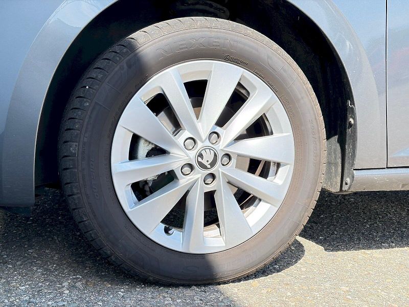 Škoda Scala (2025) DSG 1.0 TSI / 85kW / TOP SELEC - fotka 35 z 35