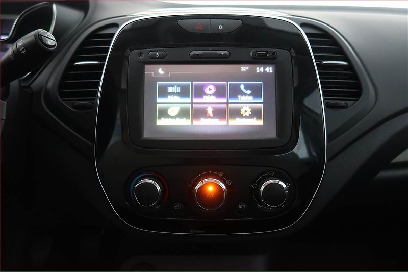 Renault Captur (2017) 1.2 TCe, Navi, Tempomat - fotka 12 z 19