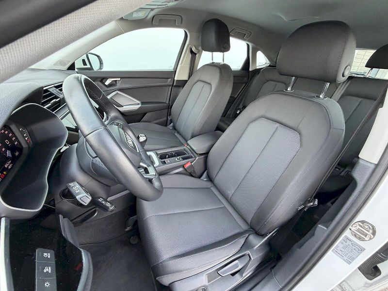 Audi Q3 (2023) 35 TFSI 110kW - fotka 6 z 35