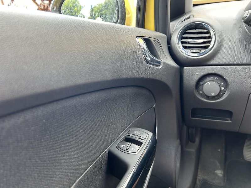 Opel Corsa (2007) 1.2i 59 kw - fotka 16 z 20