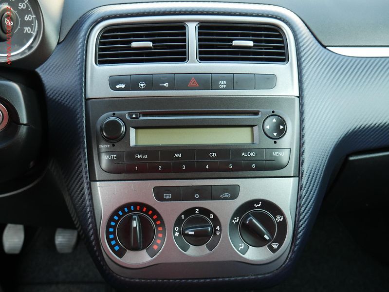 Fiat Punto (2009) 1.3JTD, AC - fotka 13 z 14