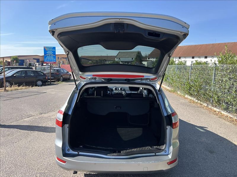 Ford Mondeo 1,6 i KLIMA ROZVODY SERVIS - fotka 31 z 34