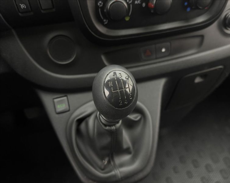 Opel Vivaro 1,6 89kW KLIMA DPH 1.MAJ CZ TZ - fotka 22 z 32