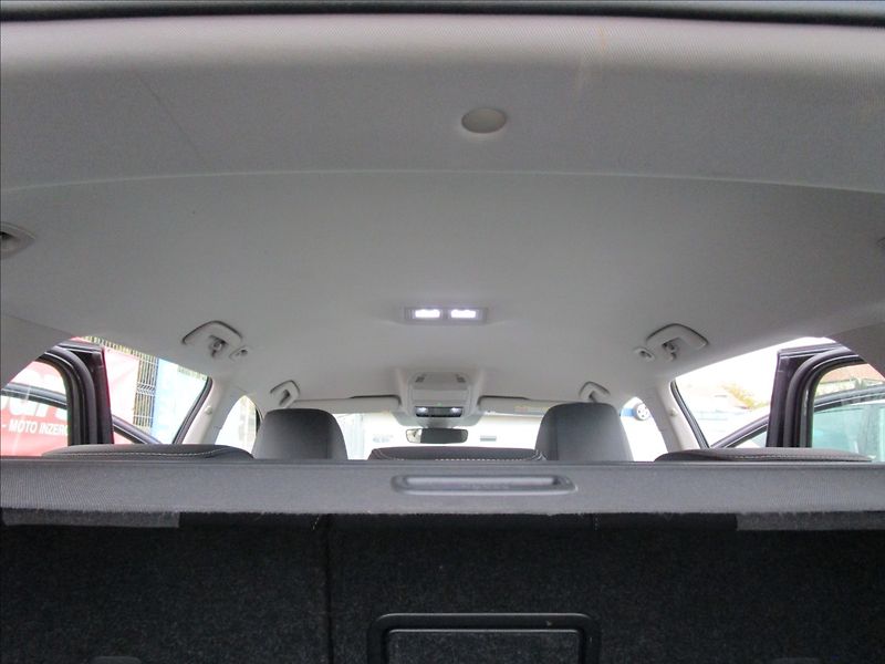 Škoda Octavia Combi 2.0TDi DSG Selection - fotka 52 z 59