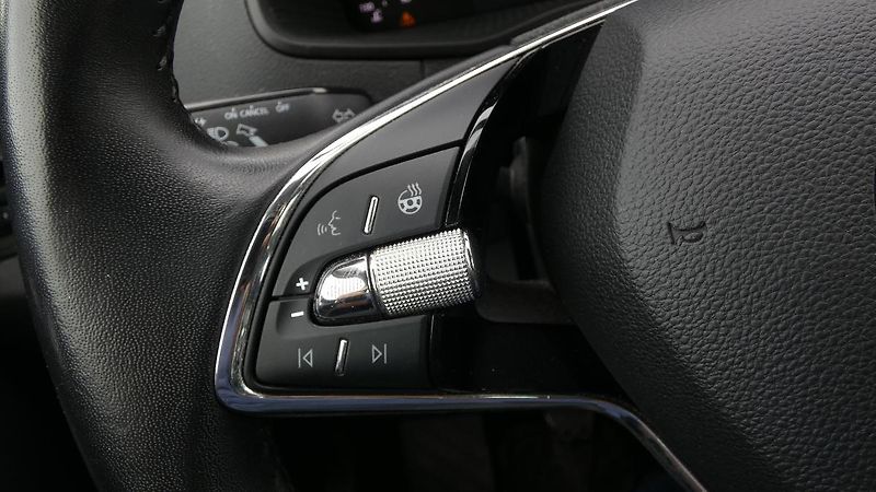 Škoda Karoq 1,0 TSI Ambition - fotka 11 z 22