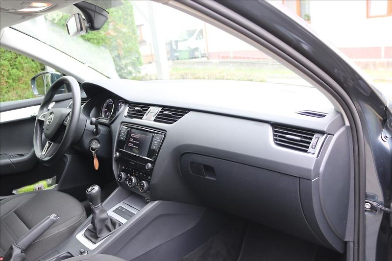 Škoda Octavia 1,0 85KW,ČR, 62000km - fotka 28 z 36