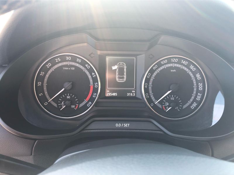 Škoda Octavia III 4x4 Scout 2,0 TDI CR /135k - fotka 18 z 28