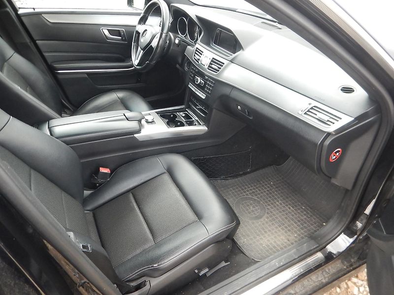 Mercedes-Benz Třídy E E 220 CDI, DIGIKLIMA, TAŽNÉ - fotka 13 z 25