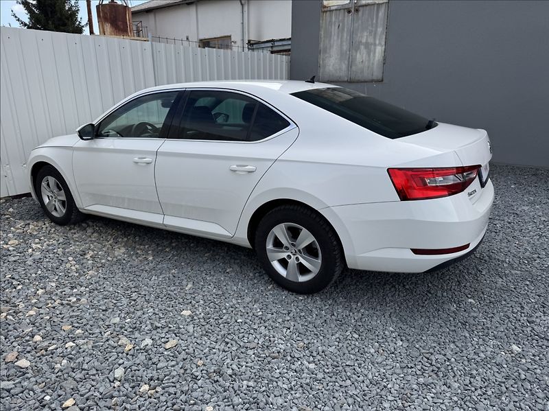 Škoda Superb 2,0 TDI 140kW ACC - fotka 10 z 50
