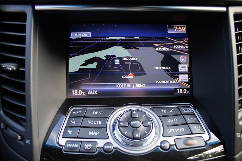 Infiniti QX70 Verze S, servisované, DVB-T - fotka 24 z 53