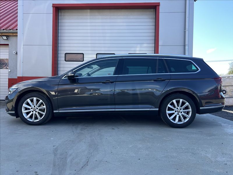 Volkswagen Passat 2,0 TDi DSG ELEGANCE MATRIX - fotka 2 z 32