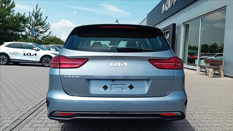 Kia Ceed 1,5 SW T-GDi 7DCT SPIN - fotka 5 z 13