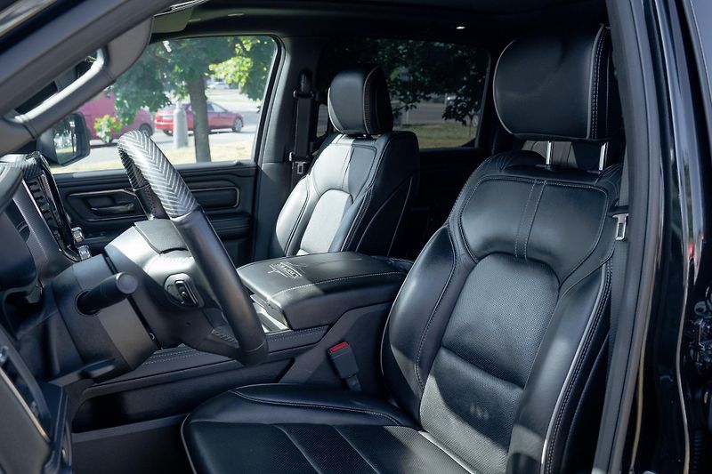 Dodge RAM (2023) 1500 5.7 HEMI V8 LIMITED/NIGHT - fotka 15 z 24