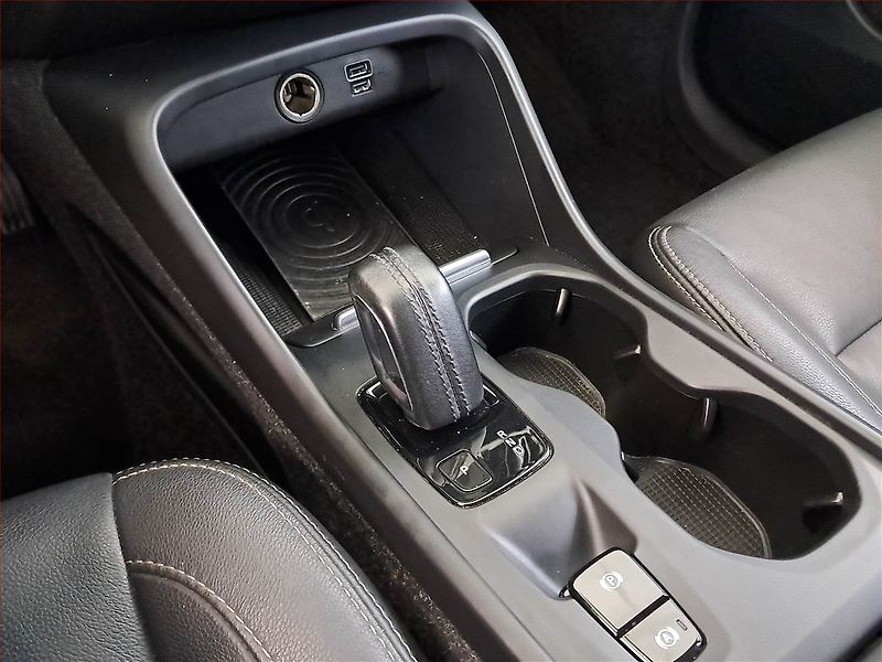 Volvo XC40 (2019) D3 AWD, 4X4, Automat, Kůže - fotka 13 z 23