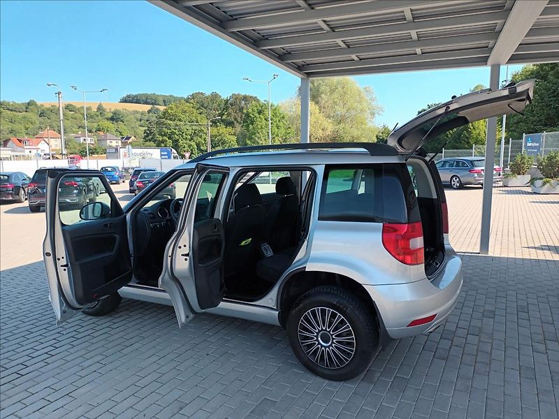 Škoda Yeti 1,2 TSI,77KW,SERVIS,PANO,TAŽNÉ - fotka 10 z 35