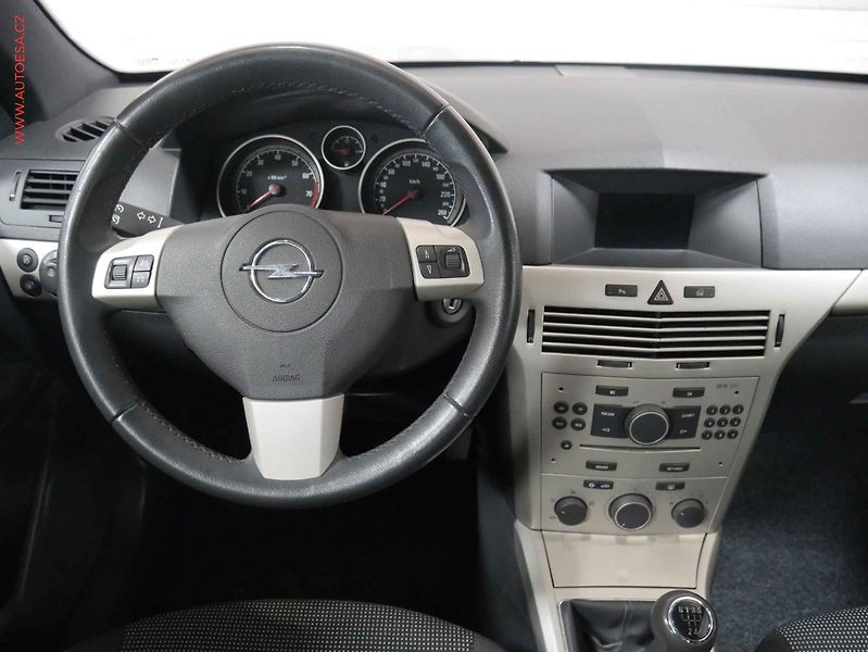 Opel Astra (2007) 1.6i Twin TOP, AC, temp - fotka 12 z 17