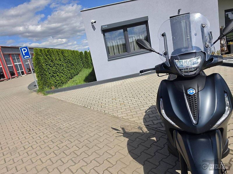 Piaggio Beverly 300 S (2025) - fotka 6 z 20