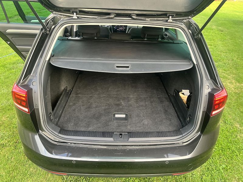 Volkswagen Passat 2.0TDI 110KW,NAVI,LED,APP,ALU - fotka 17 z 47