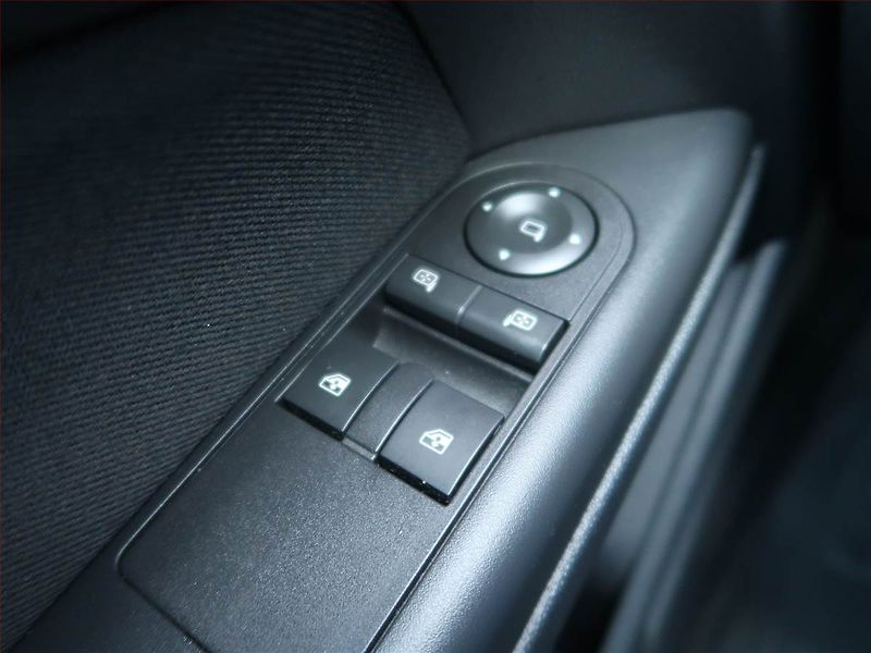Opel Astra (2012) 1.6 16V, Tempomat - fotka 17 z 18