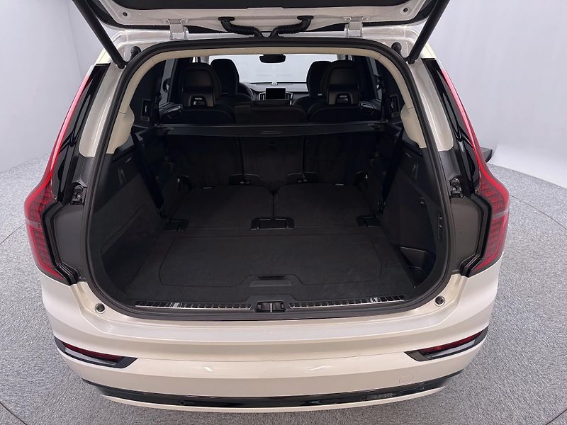 Volvo XC90 (2026) T8 AWD RECHARGE ULTRA DARK 7m - fotka 5 z 30