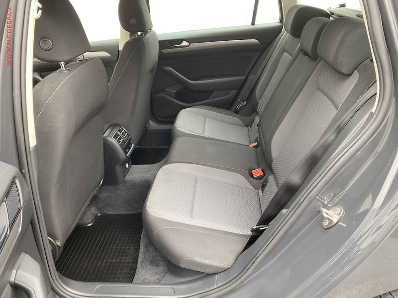 Volkswagen Passat (2016) 2.0 TDi, DSG, park.asist - fotka 10 z 19