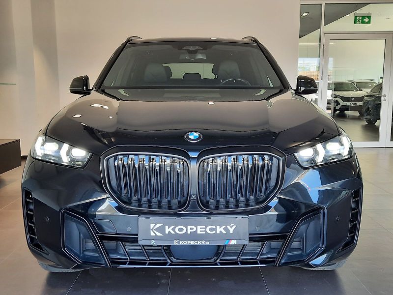 BMW X5 (2024) xDrive 30d M Sport - fotka 2 z 17