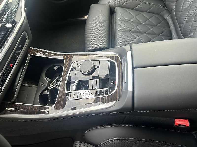 BMW X5 xDrive40d M Sport Pro - fotka 15 z 33