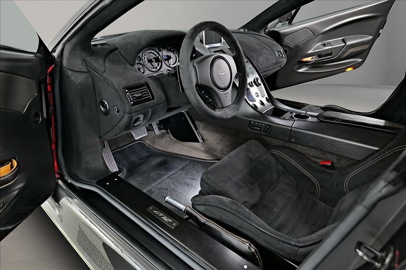 Aston Martin V12 Vantage GT12 - fotka 12 z 22