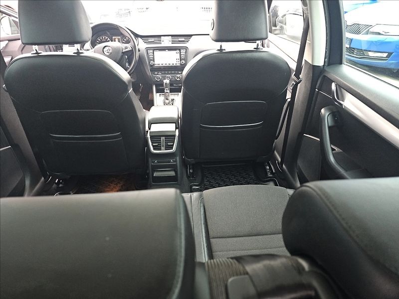 Škoda Octavia III 2,0TDi 110KW DSG Elegance - fotka 35 z 49