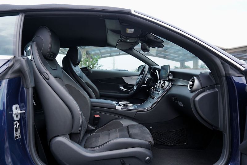 Mercedes-Benz Třídy C C 220d cabrio 4Matic AMG/210PS - fotka 32 z 44