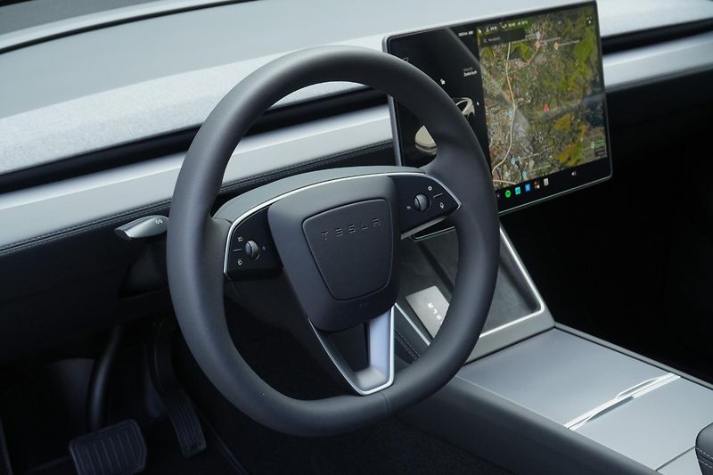 Tesla Model Y Long Range AWD, ČR, Tažné - fotka 15 z 39