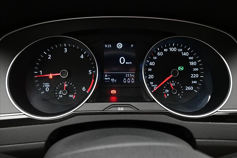 Volkswagen Passat 2,0 TDI 110 kW DSG Business Zá - fotka 16 z 32