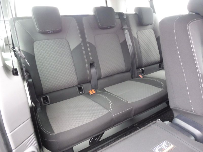 Volkswagen Caravelle (2025) Life DR 2,0 TDI 110kW 8AUT - fotka 22 z 29