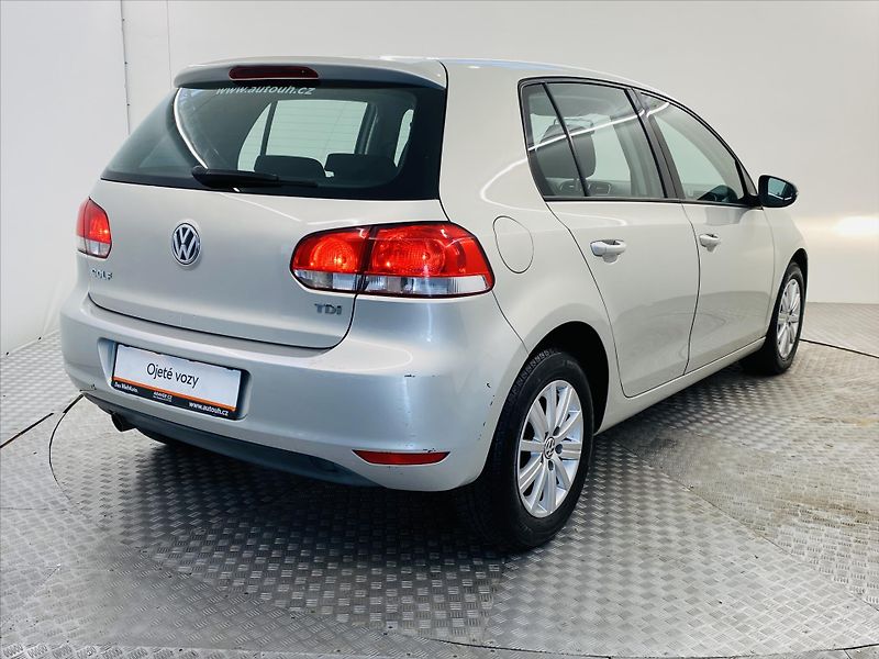 Volkswagen Golf 1,6 TDI 77kW - fotka 2 z 22