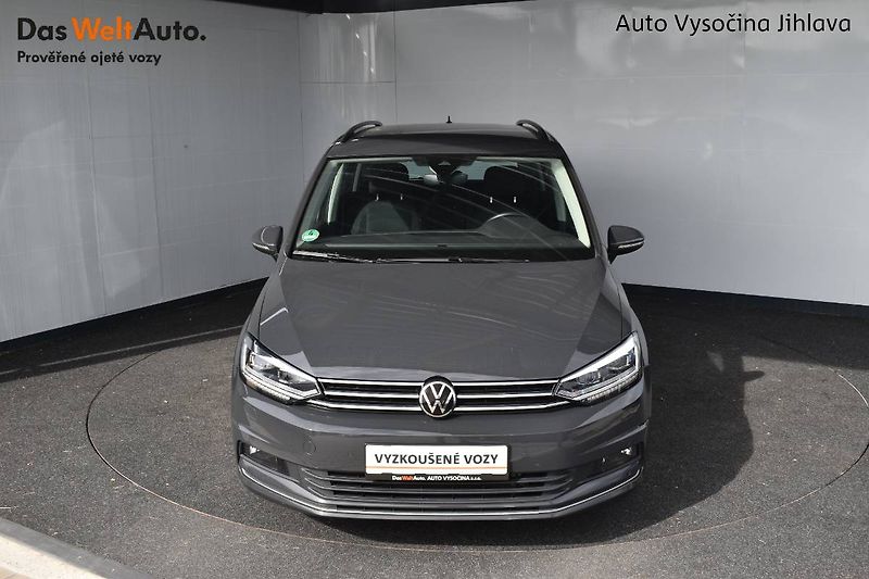 Volkswagen Touran (2023) 1.5TSI 110kW 7 míst, LED - fotka 4 z 25