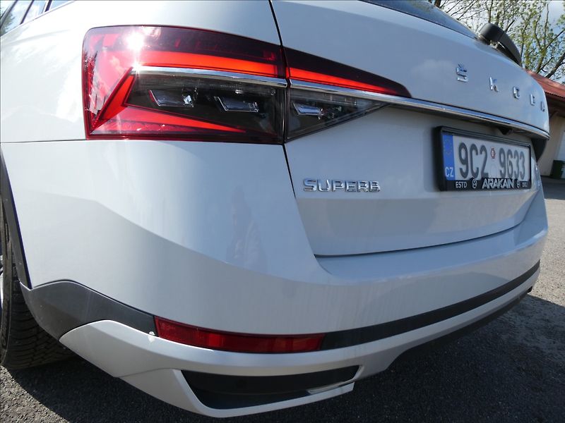 Škoda Superb 2,0 TDi 147kW SCOUT,DSG,4x4,DP - fotka 11 z 49