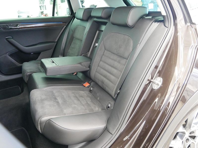Škoda Superb - fotka 24 z 26