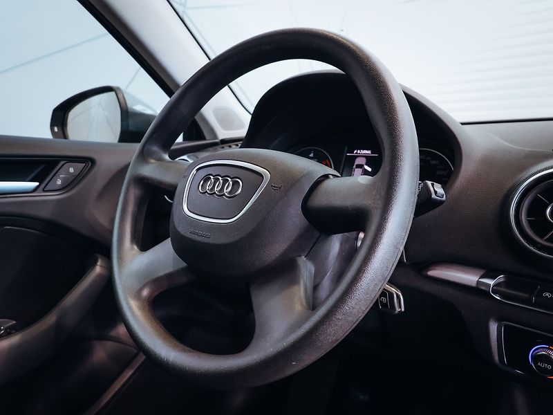 Audi A3 1.6TDI 85kW - fotka 23 z 32