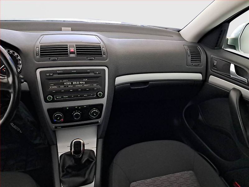 Škoda Octavia (2011) 1.4 TSI, Tempomat - fotka 8 z 14
