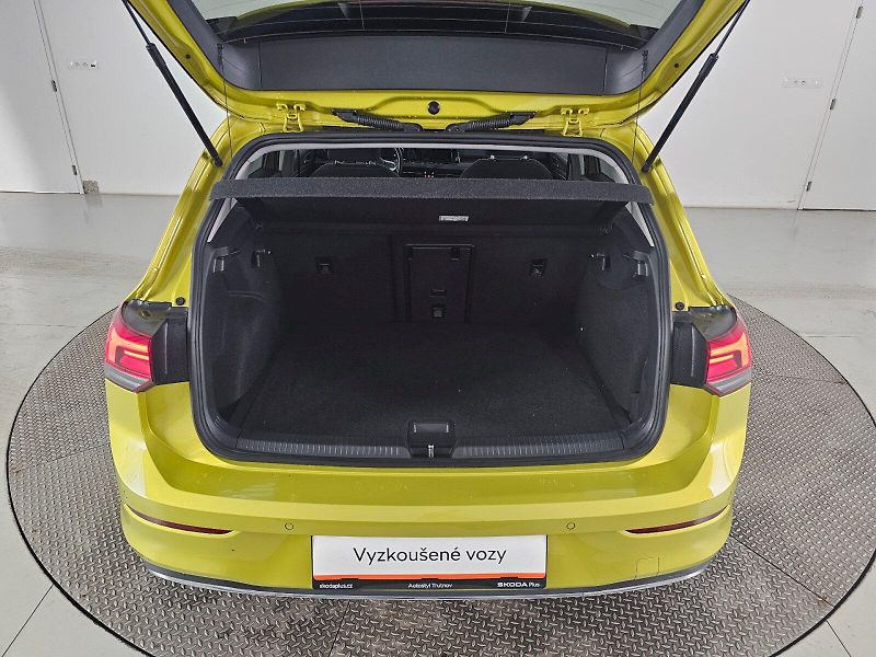 Volkswagen Golf (2021) 1,5 TSI EVO 150K STYLE - fotka 39 z 39