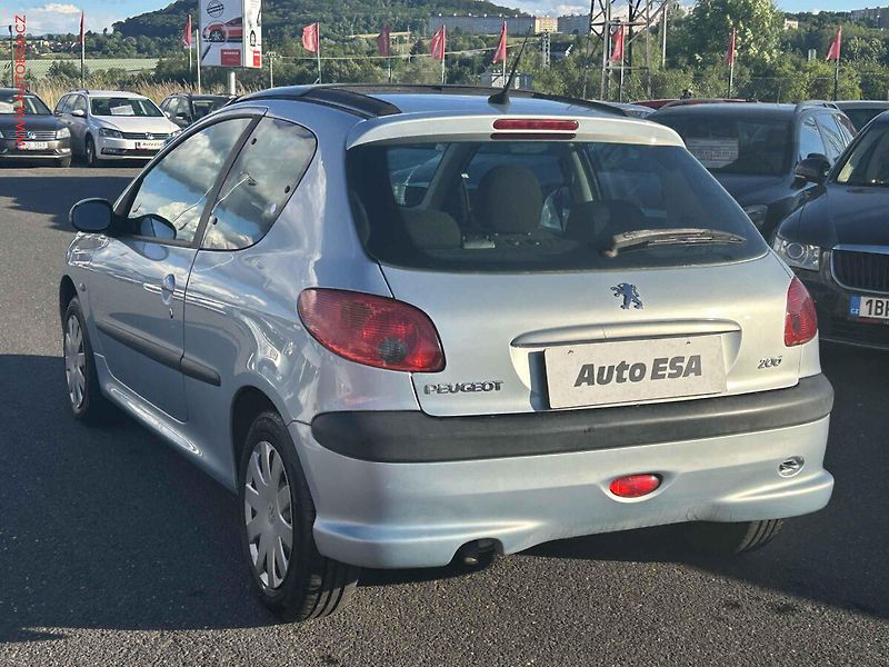 Peugeot 206 (2004) 1.1i, panorama - fotka 6 z 13