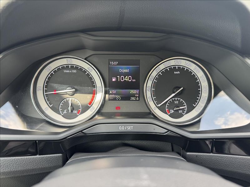 Škoda Superb 2,0 TDI 110kW L&K ČR 1.MAJITEL - fotka 17 z 33