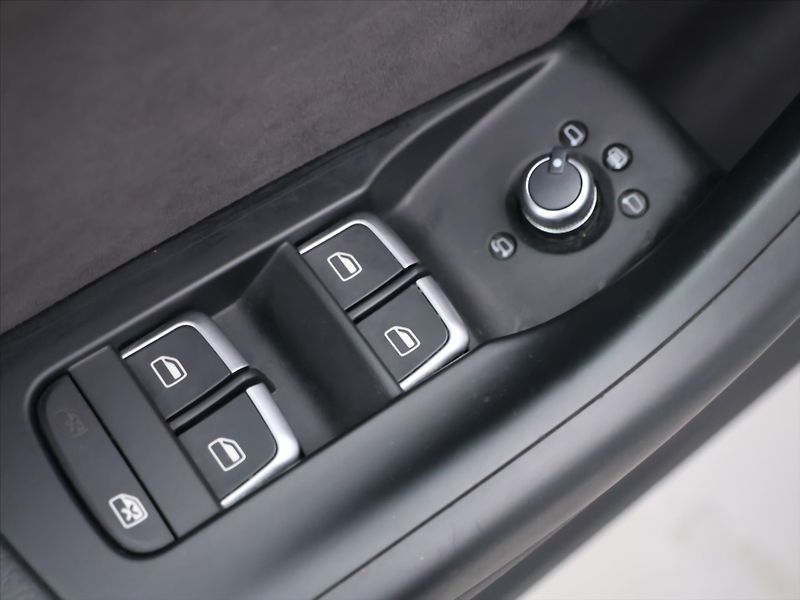 Audi Q3 2,0 TFSI 162kW quattro S-Line - fotka 15 z 37