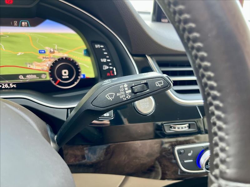 Audi Q7 3,0 TDi  MATRIX  VZDUCH  200kW - fotka 31 z 54