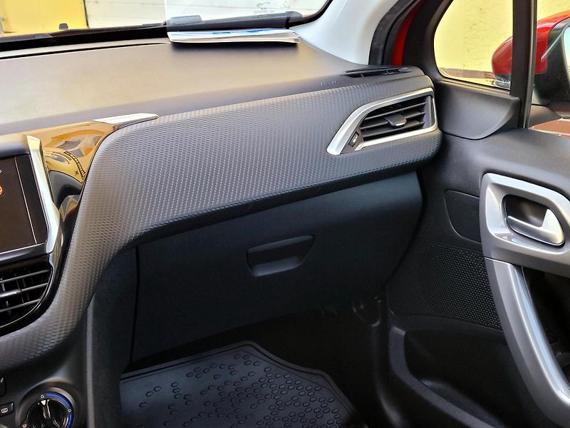 Peugeot 2008 SERV.KNIHA, ROZVODY, ČR - fotka 31 z 44