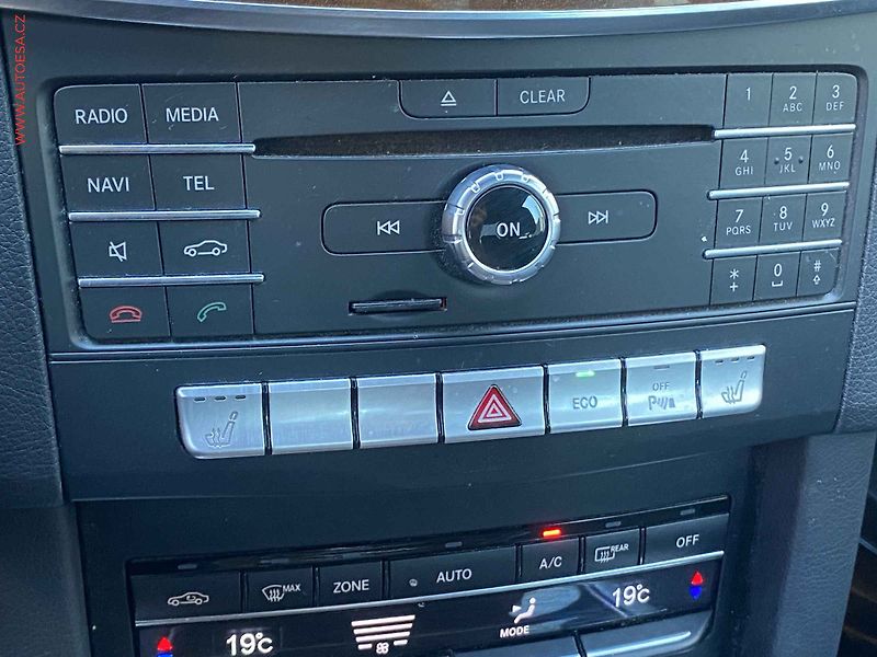 Mercedes-Benz Třídy E (2015) 2.0i E200, AT, LED, navi, - fotka 15 z 18