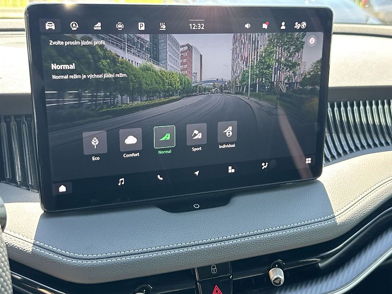 Škoda Superb (2025) 2.0 TSI 4x4 DSG Sportline - fotka 22 z 36