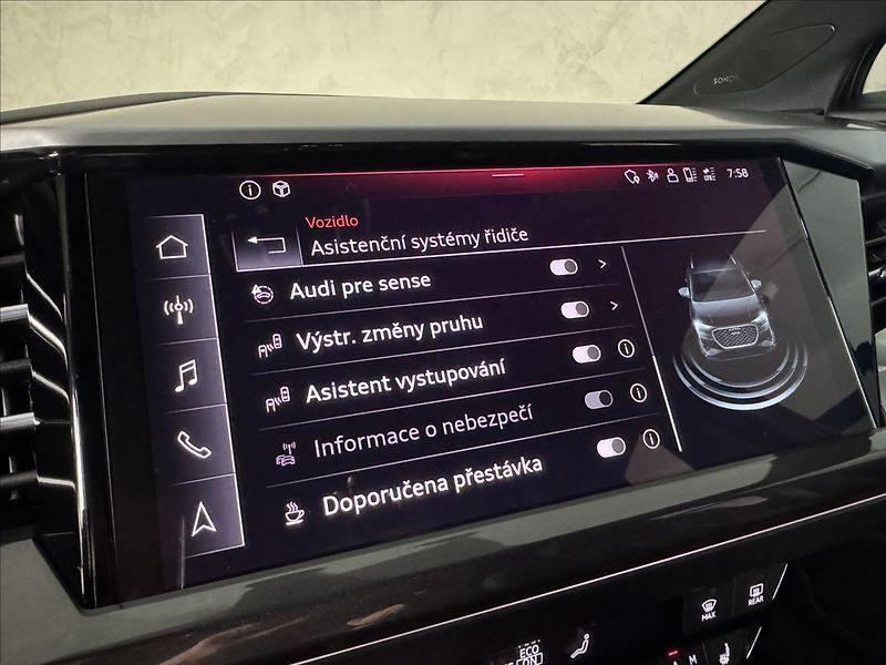 Audi Q4 e-tron 40 S-Line LED Matrix Assist - fotka 29 z 50
