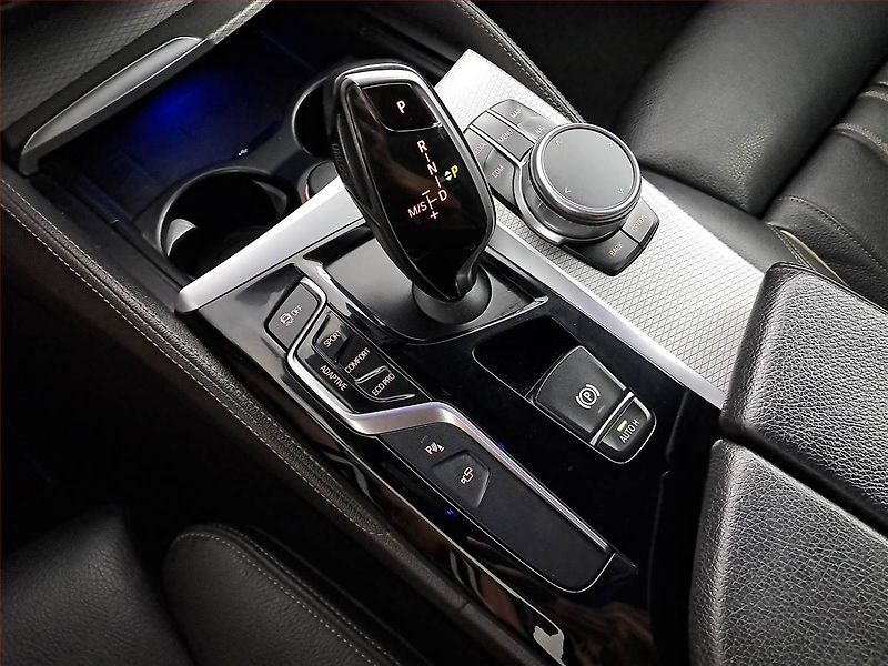 BMW Řada 5 (2018) M Sport 530d xDrive, 4X4 - fotka 16 z 20