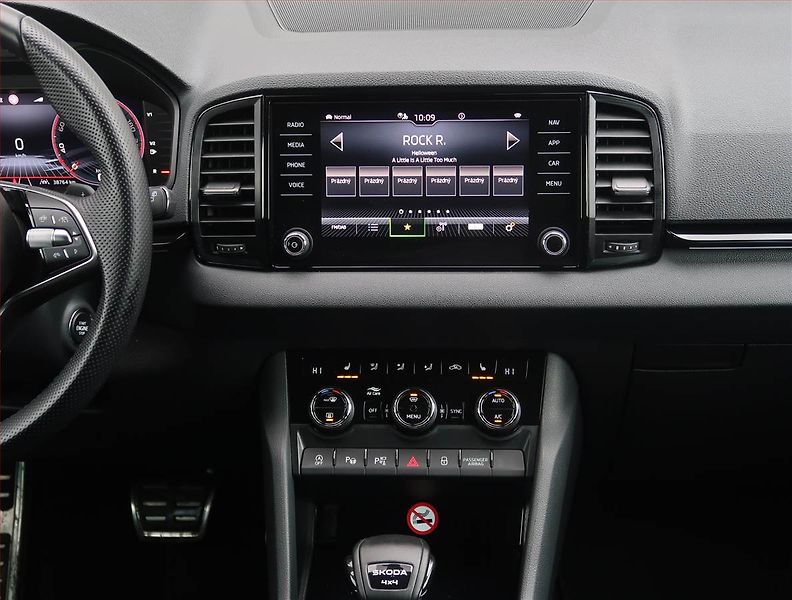 Škoda Karoq (2024) Sportline 2.0 TDI - fotka 12 z 28